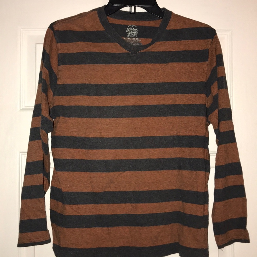 Long sleeve shirt.